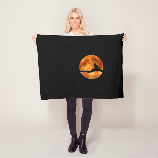 木に黒い猫のシルエット フリースブランケット (インサイチュ)