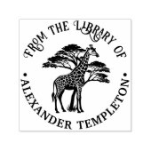 木のそばに立つ斑点のキリン図書館の本の名前 セルフインキングスタンプ (デザイン)