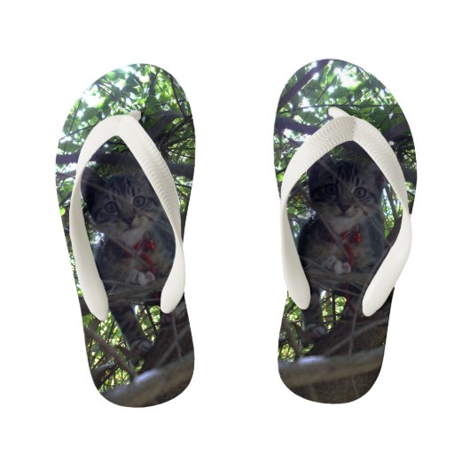 木のてっぺんにいる子ネコ キッズビーチサンダル (フットベッド)