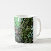 木のアパレルと贈り物を楽しむチムンク コーヒーマグカップ (正面右)