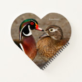 木のアヒルの間の美しい触れる瞬間 ノートブック (裏面)