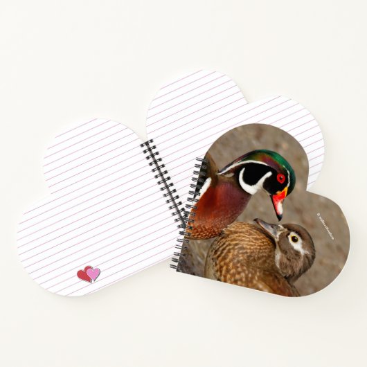 木のアヒルの間の美しい触れる瞬間 ノートブック (内部)