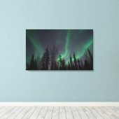 木のキャンバスを通る北方灯 キャンバスプリント (インサイチュ (ウッドフロア))