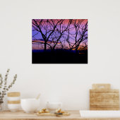 木のシルエットと素晴らしい紫の夕日 ポスター (キッチン)