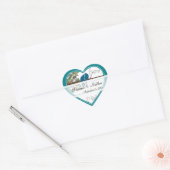 木のステッカーに座る青い愛結婚の鳥 ハートシール (封筒)