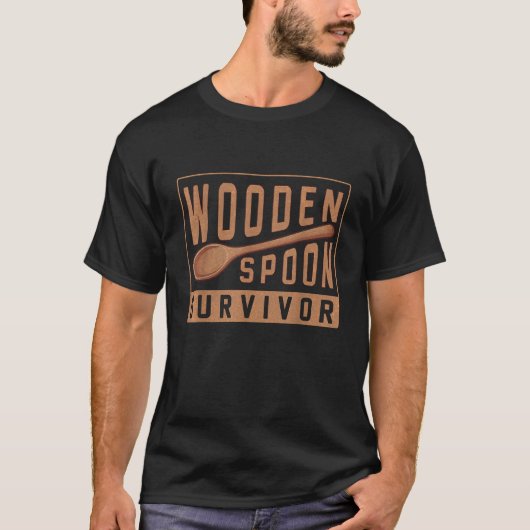 木のスプーン生き残りチャンピ生き延びオンIザ・ウッド Tシャツ (正面)