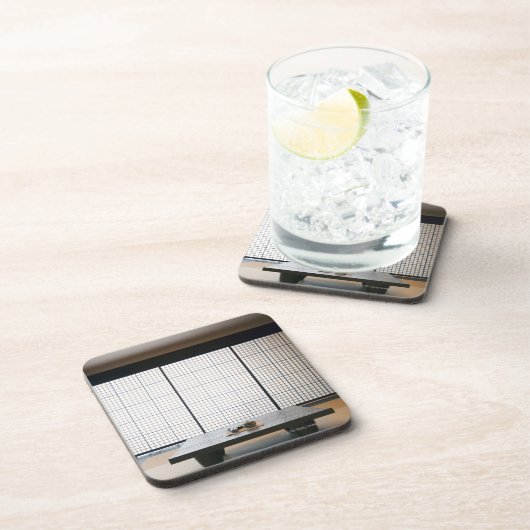 木のテーブルおよびモダンなスタイルのtatamiを使って: コースター (右側)