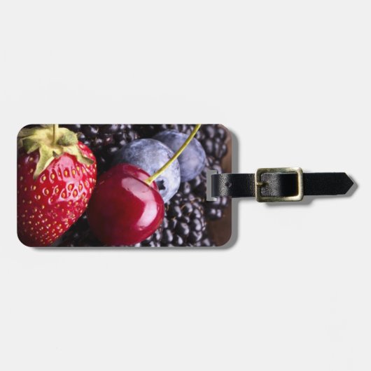 木のテーブルの上でおいしい夏の果物 ラゲッジタグ (正面横)