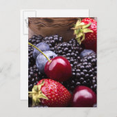 木のテーブルの上のおいしい夏の果物 ポストカード (正面/裏面)