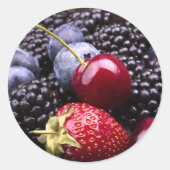 木のテーブルの上のおいしい夏の果物 ラウンドシール (正面)