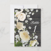 木のテーブル番号に白いバラ&赤ちゃんの息 招待状 (正面)
