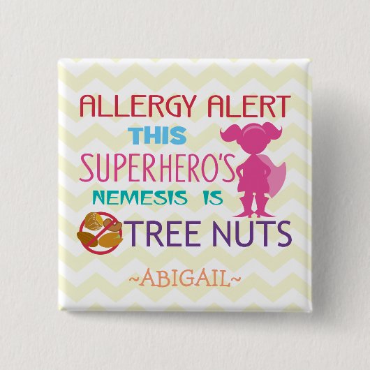 木のナットのアレルギー警報スーパーヒーローの女の子ボタン 缶バッジ (正面)
