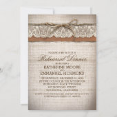 木のバーラップのレースの素朴でロマンチックなリハーサルの夕食 招待状 (裏面)