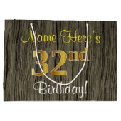 木のフェイク外観、フェイク金ゴールド32番目の誕生日+名前 ラージペーパーバッグ (裏面)