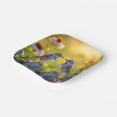 木のフェンスでスパーローズとコーンの花を ペーパープレート (傾斜あり)