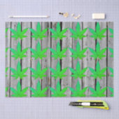 木のフェンス素朴上の雑草のパーソナライズされた葉 薄葉紙 (クラフト)