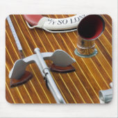 木のボートのいかりそして人生のブイ マウスパッド (正面)