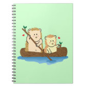 木のボートのかわいいハリネズミのカップルの航行 ノートブック (正面)