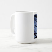 木のマグを通した日光 コーヒーマグカップ (正面左)