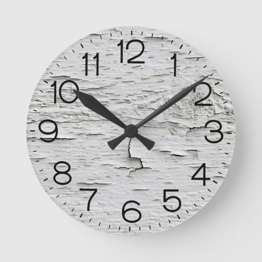 木の上でみすぼらしいシックな剥離を行う ラウンド壁時計 (正面)