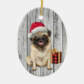 木の上にかわいいサンタハットパグ犬 セラミックオーナメント (正面)