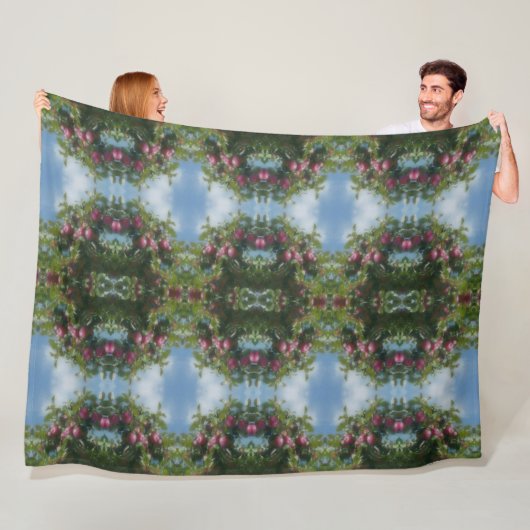 木の上に赤い絵画りんご フリースブランケット (インサイチュ)