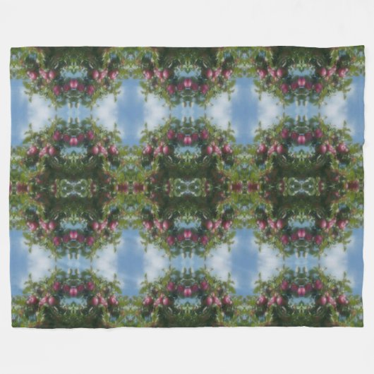 木の上に赤い絵画りんご フリースブランケット (正面(横))