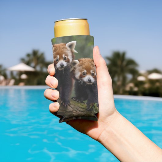 「木の上の探検家：ベビーレッドパンドラ(PANDAS) スリム缶クーラー (インサイチュ プール)