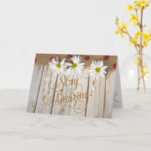 木の上の白いデイジーとラップ カード (黄色い花)