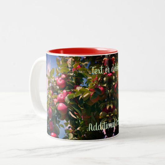 木の上の赤りんご自然 ツートーンマグカップ (正面左)
