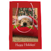 木の下で眠ったクリスマスのゴールデン・リトリーバー犬 ミディアムペーパーバッグ (正面)