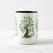 木の下に座る ツートーンマグカップ (中央)