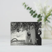 木の下のサーフボード ポストカード (スタンド正面)