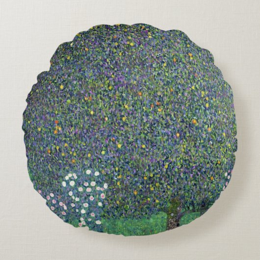 木の下のバラ、c.1905 ラウンドクッション (正面)