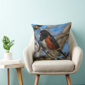 木の中で斑点のあるトウヒの雀の鳴き鳥 クッション (椅子)