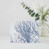 木の中で飢え – シアノタイプ効果 ポストカード (スタンド正面)