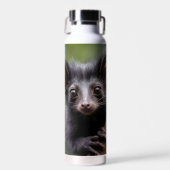 木の中のアイアイを大きく目にした。 ウォーターボトル (正面)