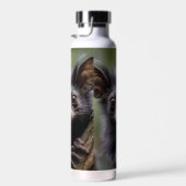 木の中のアイアイを大きく目にした。 ウォーターボトル (右面)