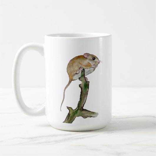 木の中の写実的な水彩のねずみ コーヒーマグカップ (左)