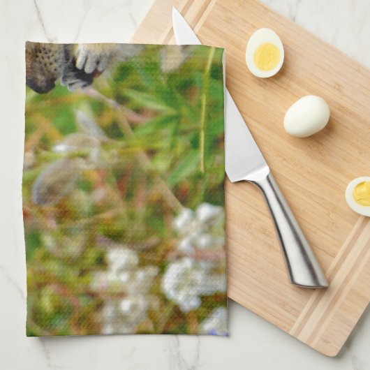 木の切り株の上に丸々とかわいらしいチムンク キッチンタオル (四つ折り)