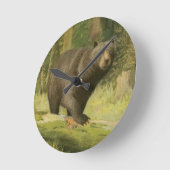 木の幹で歩んでいるツキノワグマ ラウンド壁時計 (傾斜)