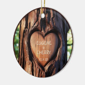 木の幹の手の名前を彫りロマンチックな形見 セラミックオーナメント (左)