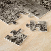 木の後ろに朝霧が立つB&Wフォレスト ジグソーパズル (側面)