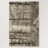 木の後ろに朝霧が立つB&Wフォレスト ジグソーパズル (縦)