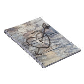 木の恋の鳥に彫られたハート 素朴 ノートブック (右側)