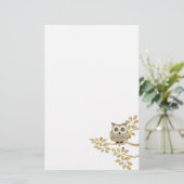 木の文房具の広い目のフクロウ 便箋 (スタンド正面)