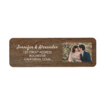 木の新婦素朴と新郎の写真の国の結婚式