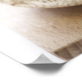 木の板の上に平らなキノコが三つ積んである。 ポスター (角)