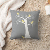 木の枕に黄色い鳥5羽 クッション (ブランケット)