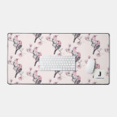 木の枝にピンクと黒の鳥のモノグラム デスクマット (キーボード&マウス)